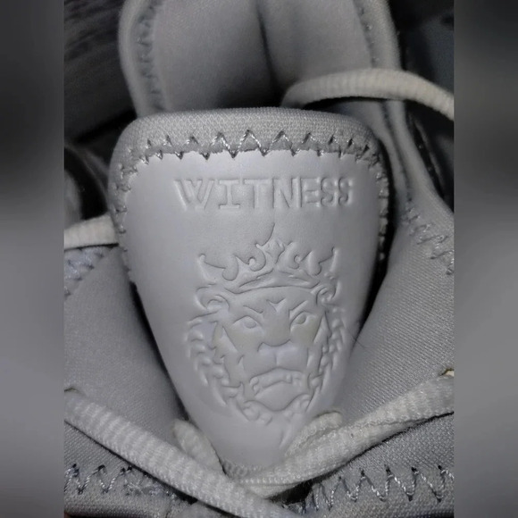 Nike LeBron Witness 3 Shoes in White Chrome size 8 Athletic Basketball Active - Picture 2 of 10